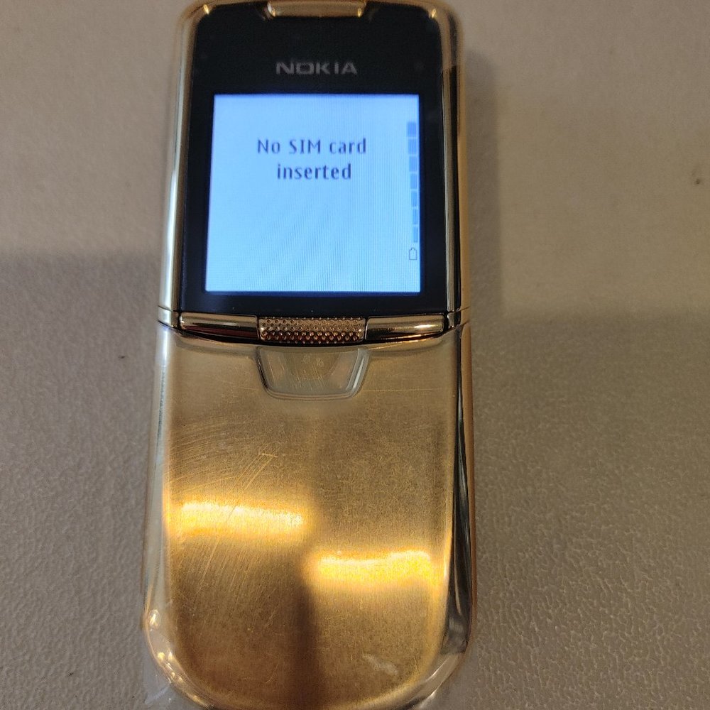 Nokia 8800 Classic Phone. Unlocked GSM FM Radio, Bluetooth, MP3